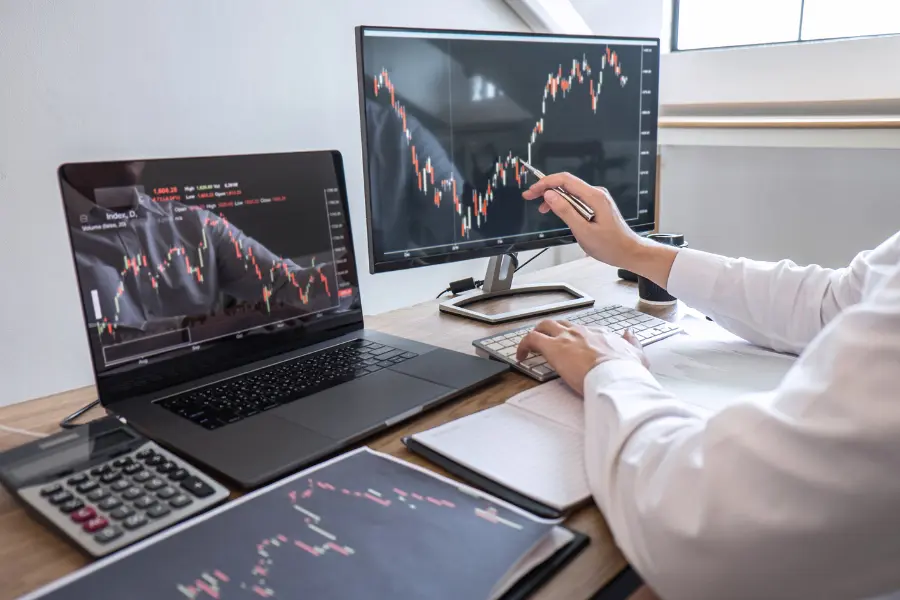 التداول بعقود الفروقات